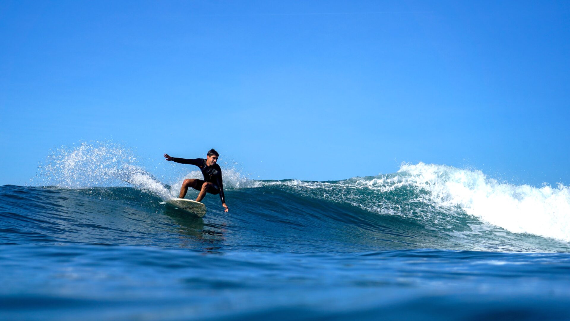 Creating speed on the wave